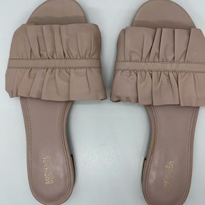 Michael Kors Bella Ruffle Flat Leather Slide Sandal/ Soft Pink/ Size 7